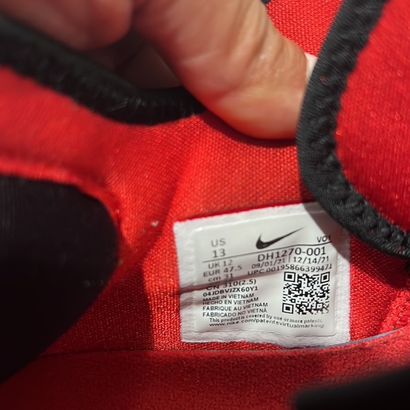 Basketball shoes - Picture 10 of 10